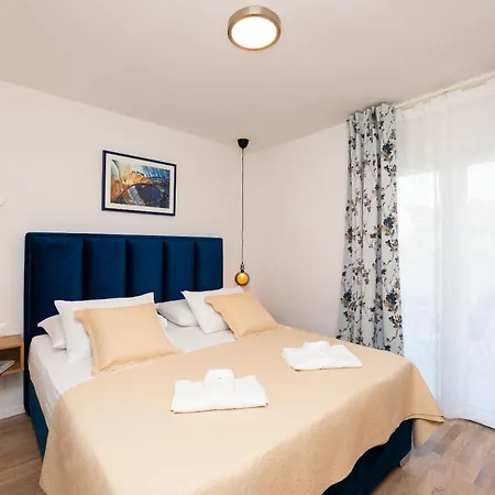 Апартаменты Family Friendly With A Swimming Pool Supetar, Brac - 12893 Супетар