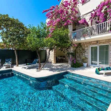 Family Friendly With A Swimming Pool Supetar, Brac - 12893 Апартаменты *
