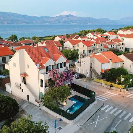 Апартаменты Family Friendly With A Swimming Pool Supetar, Brac - 12893 Супетар