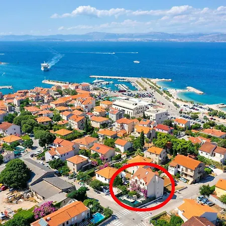 Апартаменты Family Friendly With A Swimming Pool Supetar, Brac - 12893